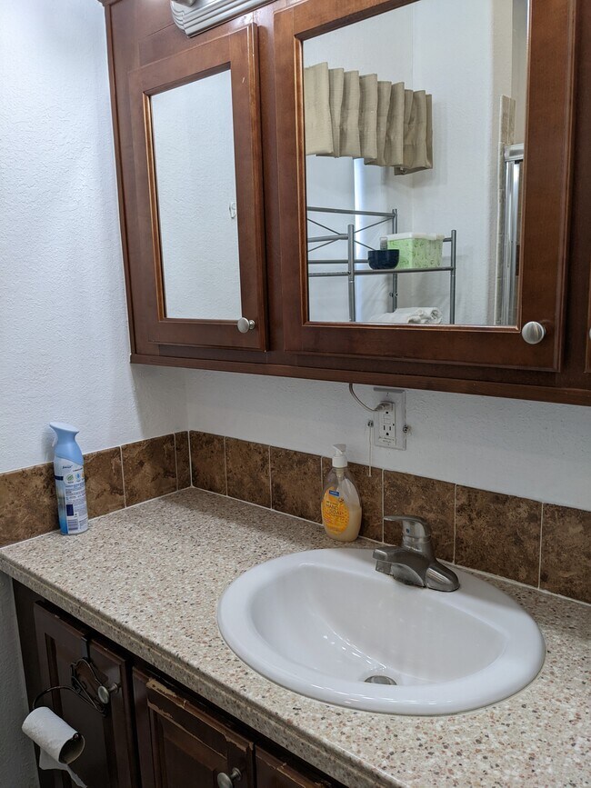 Foto del edificio - 16627 Sunshine Ave
