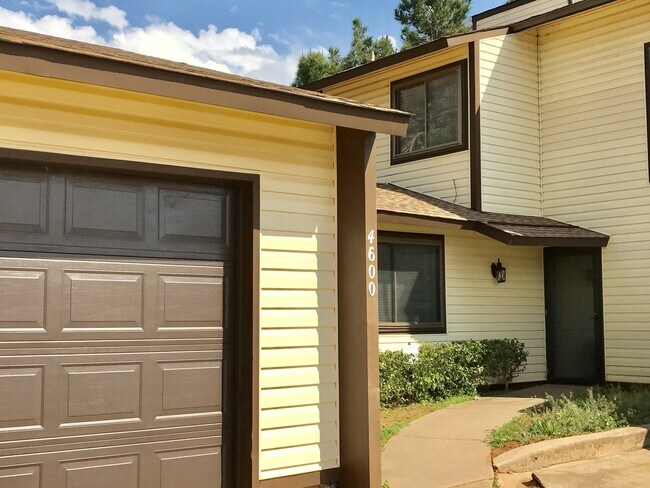 Foto del edificio - Spacious Townhouse in The Arbors - SPEND S...