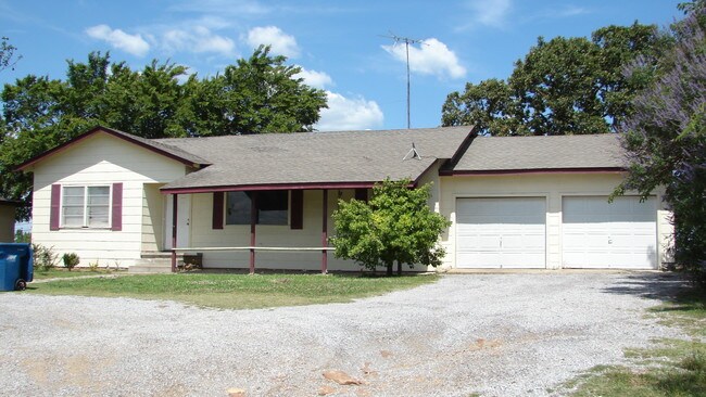 Building Photo - 8392 S US Highway 69