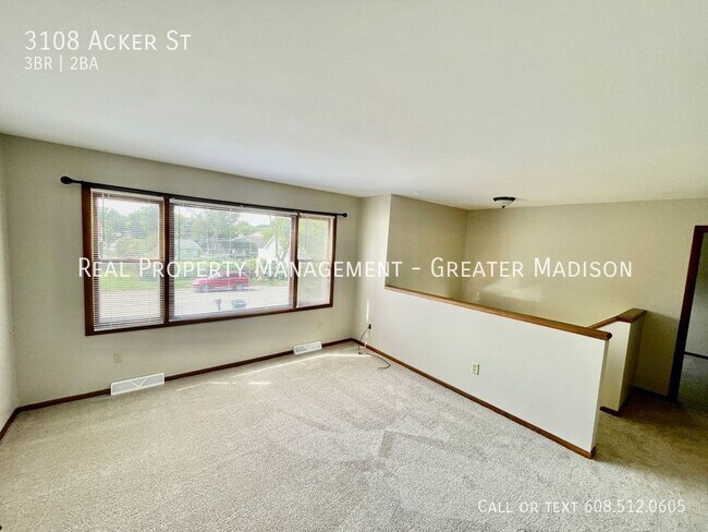 Building Photo - Cross Plains duplex with attached garage, ...