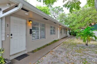 Building Photo - 1716 SW 11th Ct