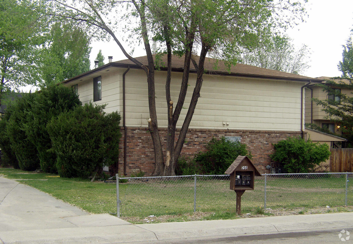 Primary Photo - 202-208 E Longs Peak Ave