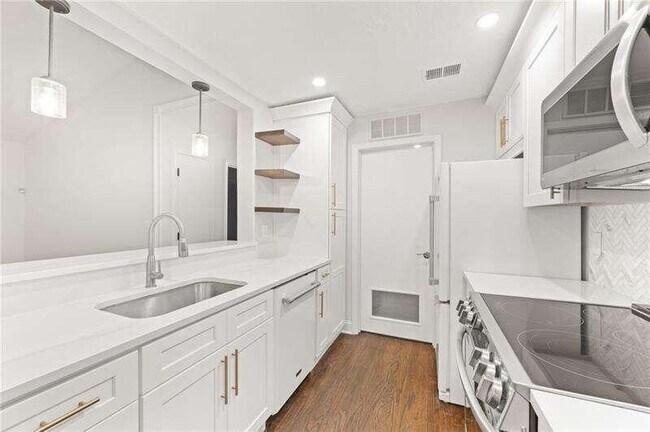 Foto del edificio - 111 Warm Springs Cir