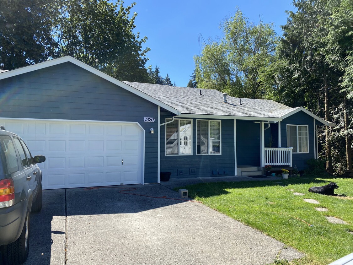 Foto principal - 1320 NW Maple Ln