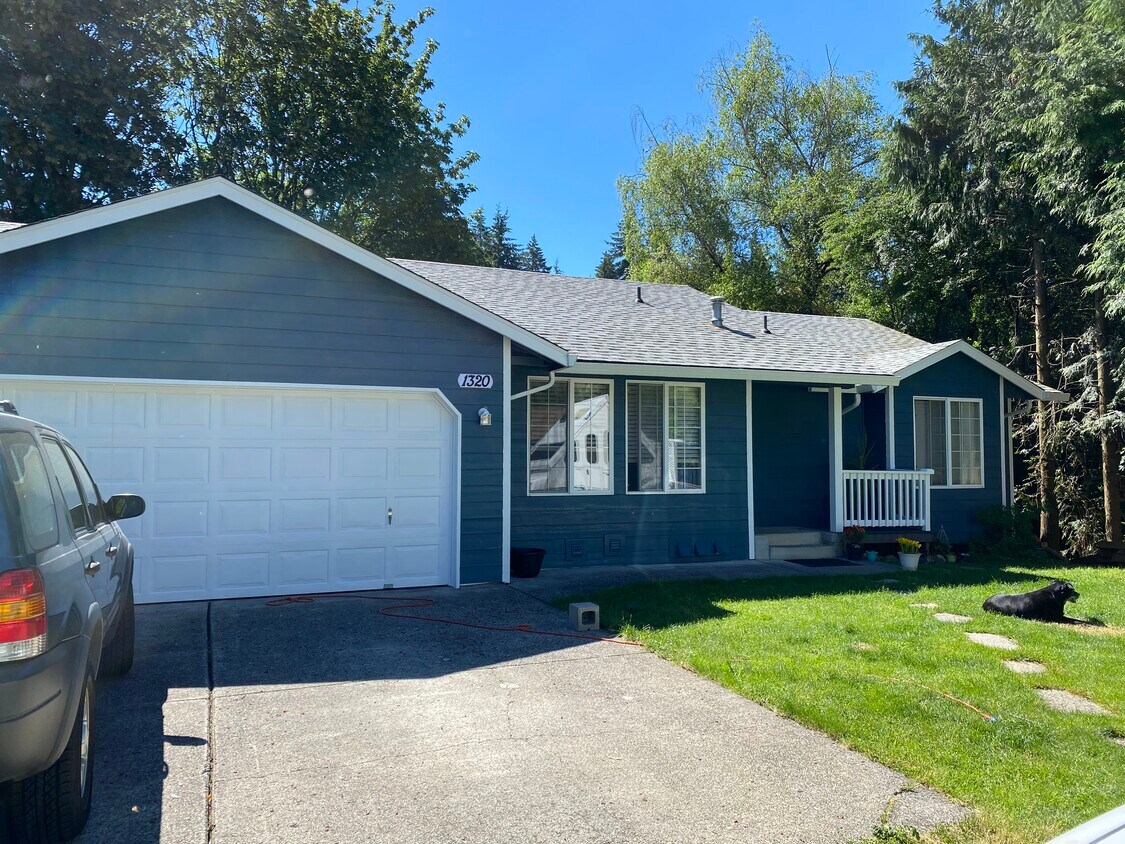 Primary Photo - 1320 NW Maple Ln