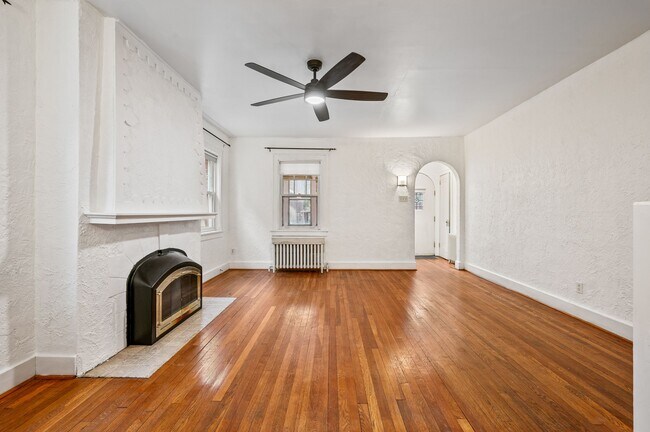 Foto del edificio - 5421 Normlee Pl