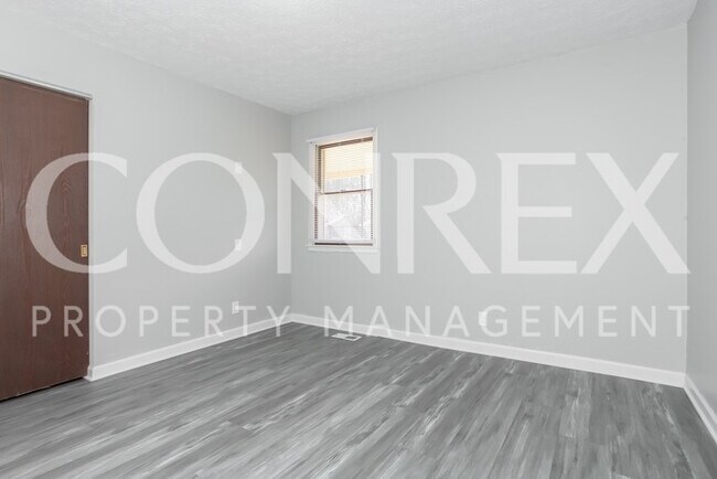 Building Photo - Spacious 3 Bedroom