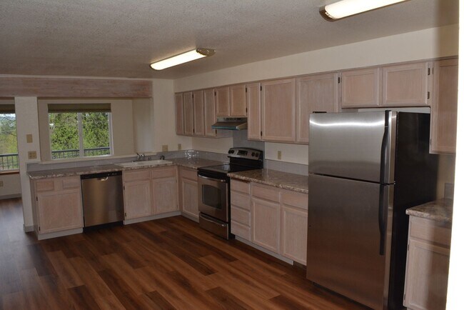 Building Photo - Updated/Renovated 3-story Townhome
