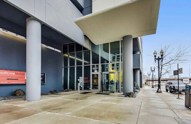 Building Photo - 235 W Van Buren St