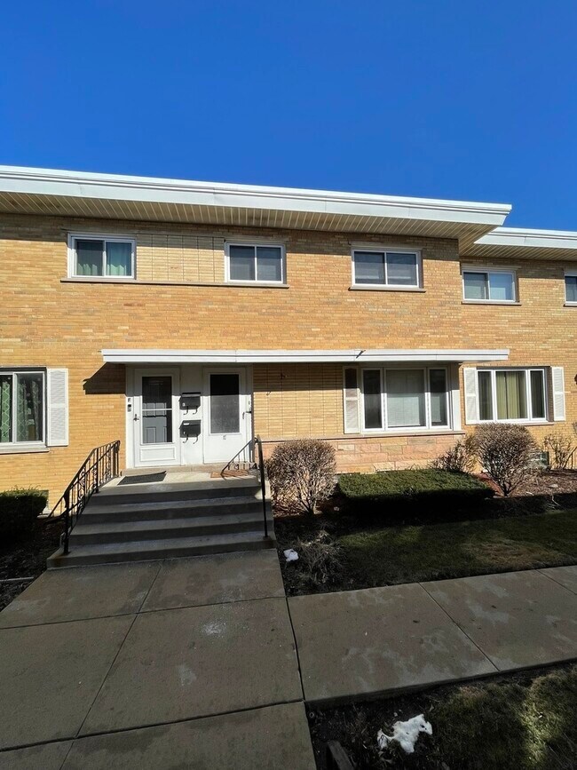 Building Photo - 7834 W Lawrence Ave