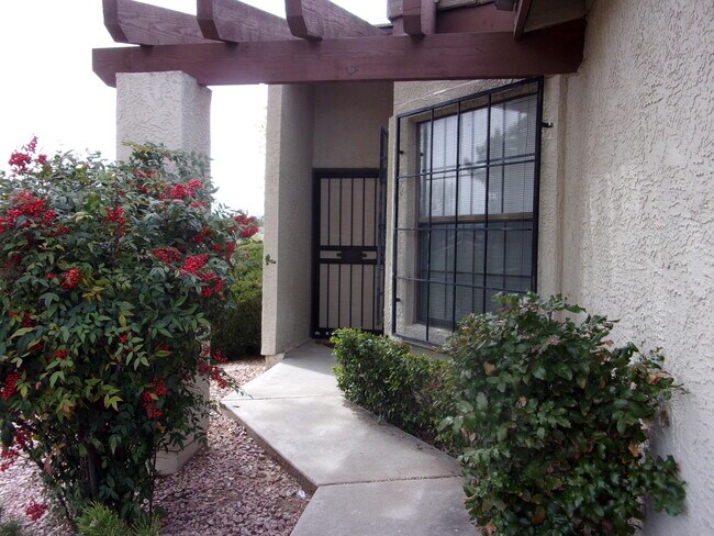 Building Photo - 908 Rolling Green Rd