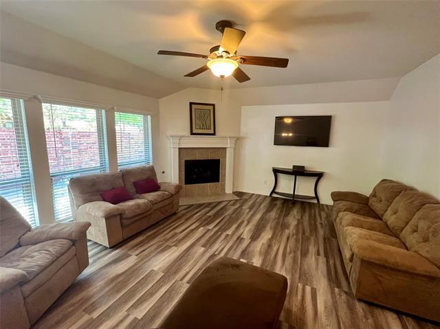 Foto del edificio - 4198 Lone Oak Dr