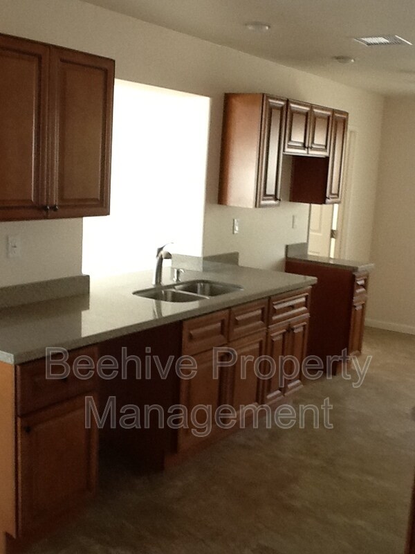 Foto del edificio - 5827 Colby St