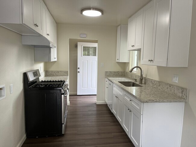 Foto del edificio - 1020 S Farber Ave