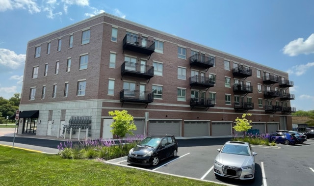 Foto del edificio - 555 Roger Williams Ave