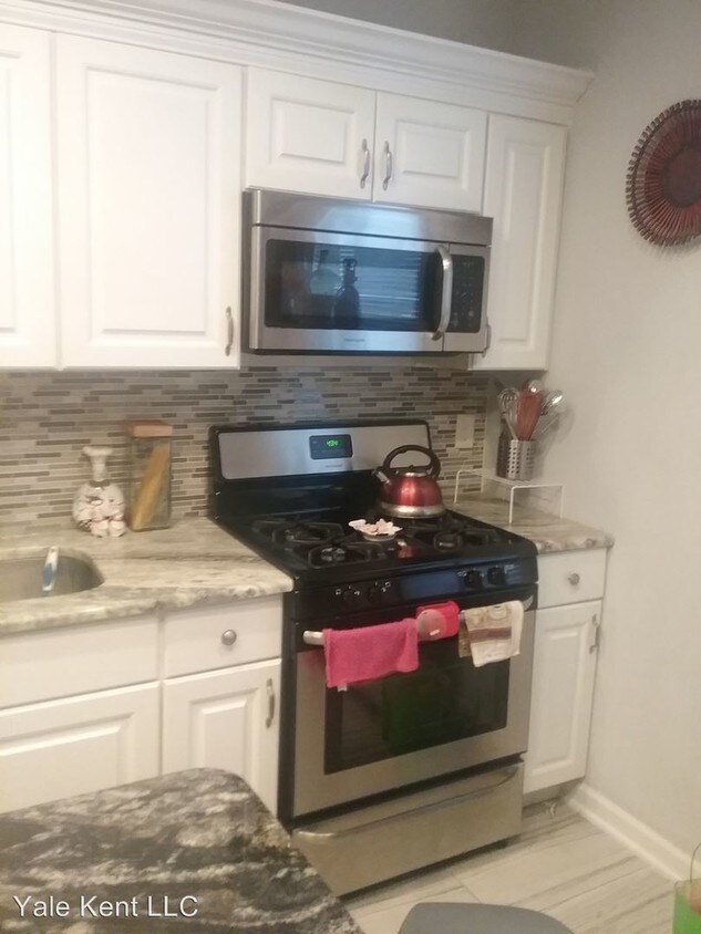 Foto principal - 235 6th Ave W