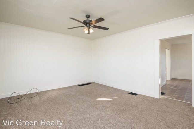 Building Photo - 3 br, 1 bath House - 540 N Broadway St