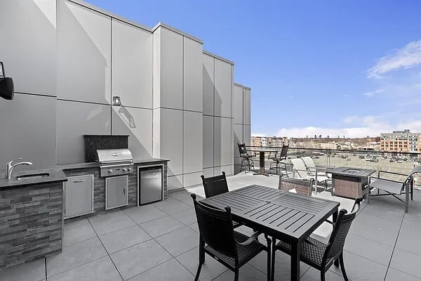 Building Photo - Tetris