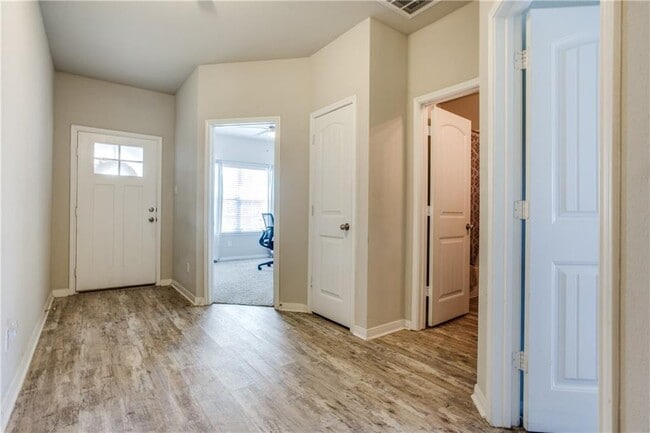 Foto del edificio - 1072 Gaelic Dr