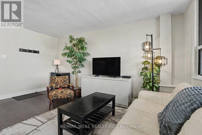 Building Photo - 15 Nicklaus Dr
