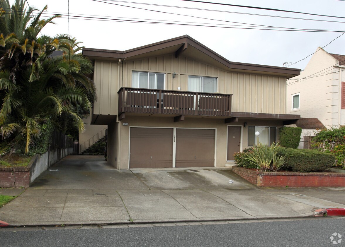 Primary Photo - 1215 Capuchino Ave