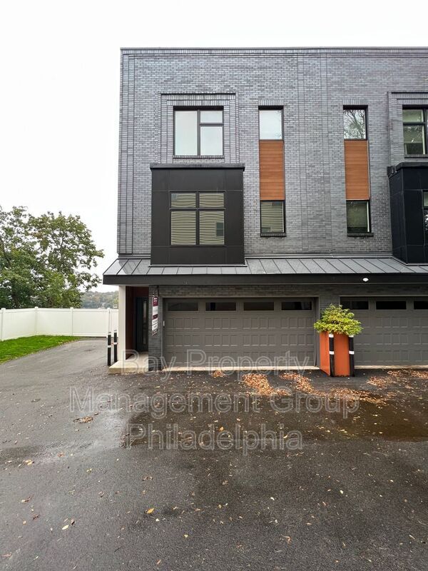 Building Photo - 263 Hermitage St