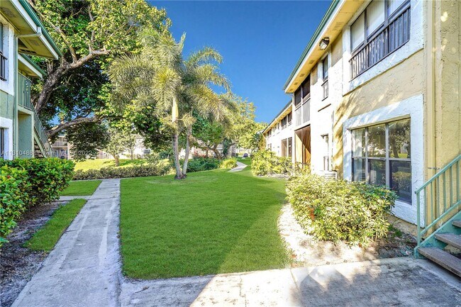 Foto del edificio - 8733 NW 39th St