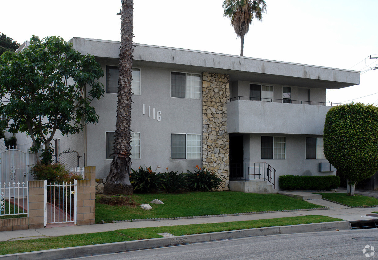 Building Photo - Forest Apts