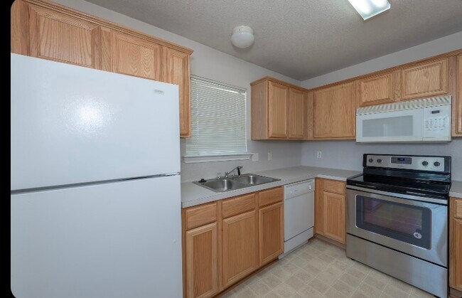 Building Photo - 1001 Crepe Myrtle Ct