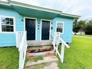 Building Photo - 1949-1949 8th St