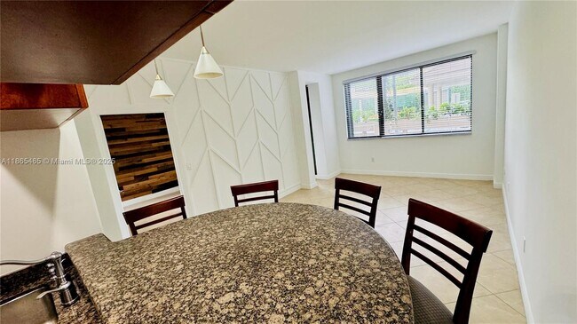 Foto del edificio - 540 Brickell Key Dr