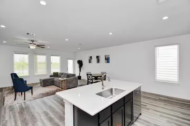 Building Photo - 12320 Churchill downs Dr