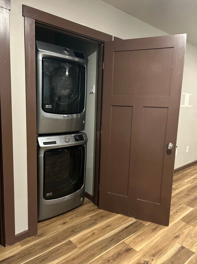 Building Photo - Venus Dr/3367