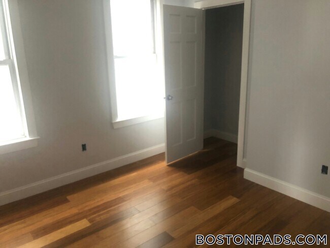 Foto del edificio - 695 E 7th St