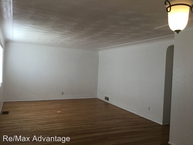 Building Photo - 712 San Pedro Dr SE