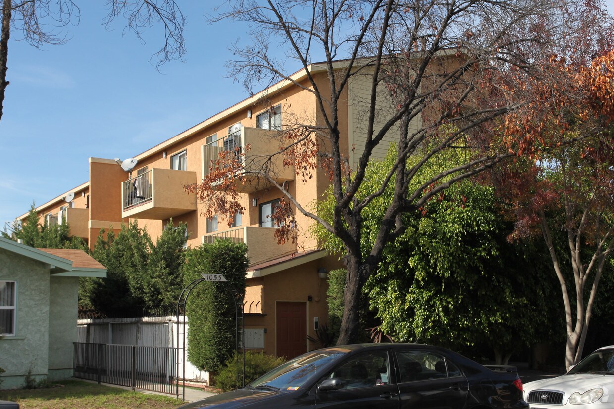 Building Photo - 1061 Molino Ave