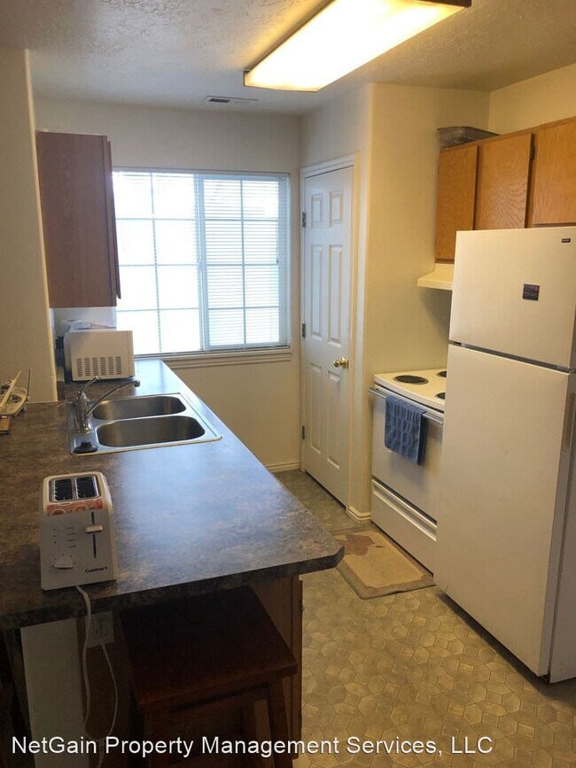 Building Photo - 264 E Cobblecreek Dr