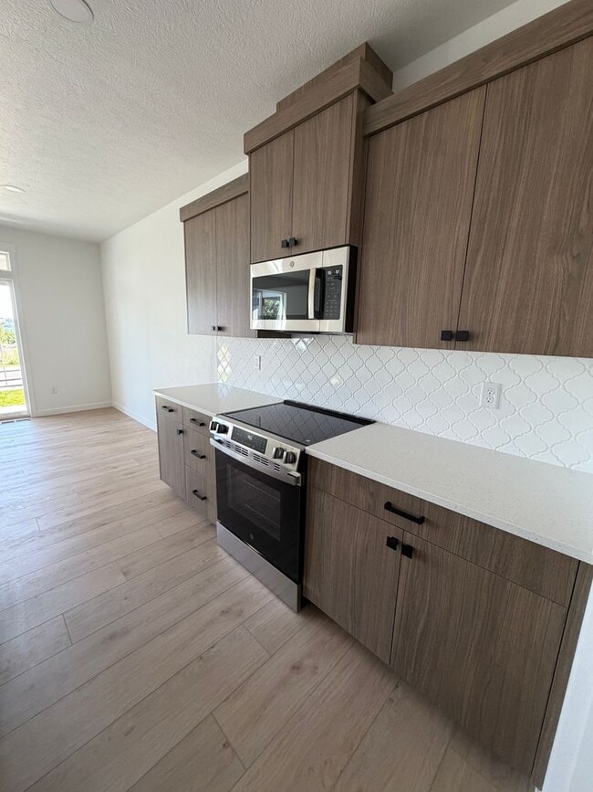 Building Photo - 6398 Melby Way NE