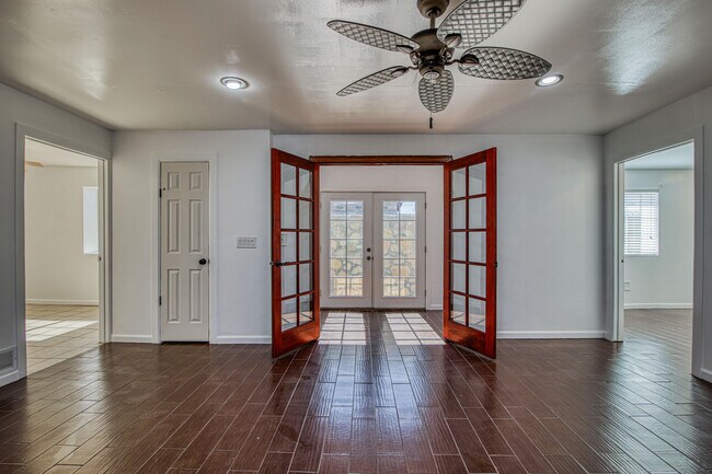 Foto del edificio - 8613 Kingsway Dr