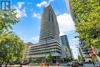 Building Photo - 185 Roehampton Ave