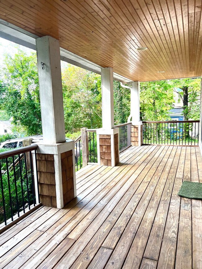 Foto del edificio - Wonderful bungalow in the 5 Points area. Close to Downtown Asheville! Working Solar for Electric!