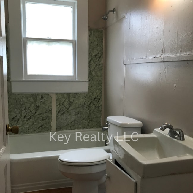 Building Photo - 1417 Yoist St. - Alexandria  MOVE IN SPECIAL