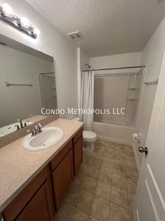 Building Photo - 1401 Priory Cir