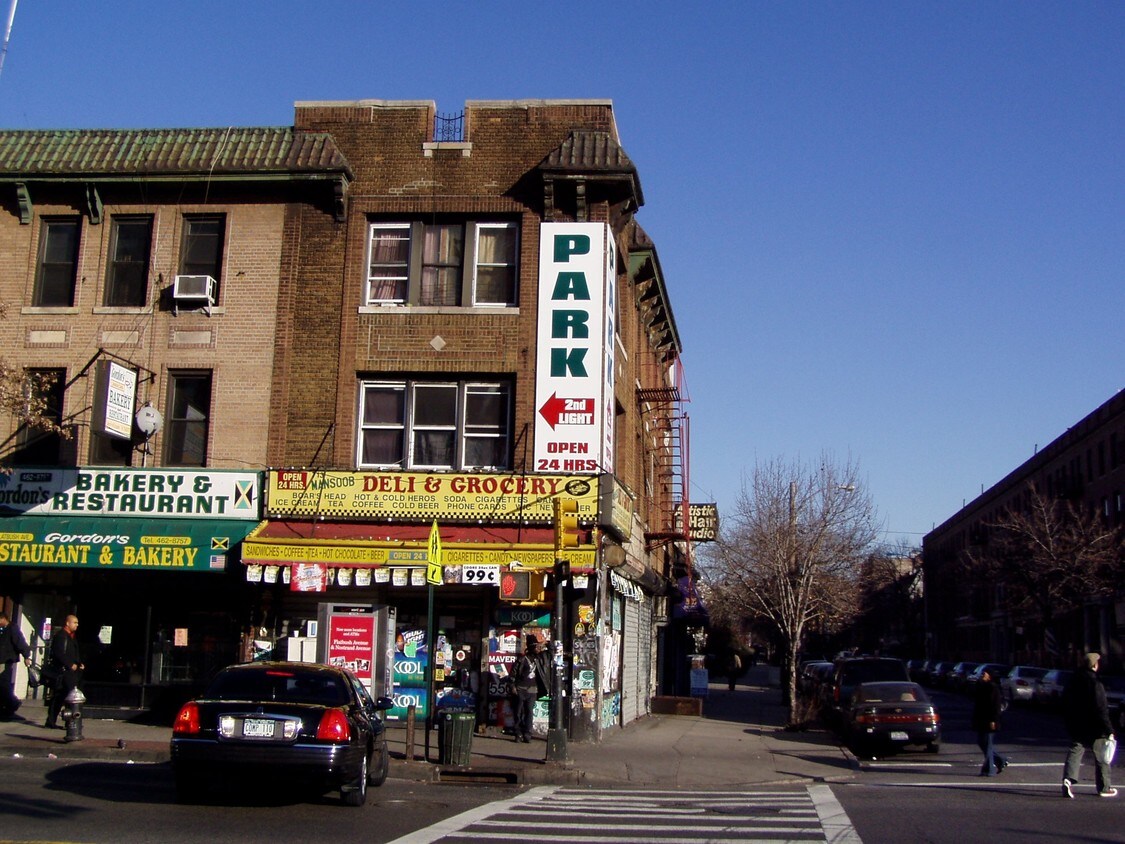 Primary Photo - 713 Flatbush Ave