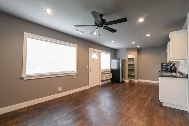 Living Room - 317 S Duncan St