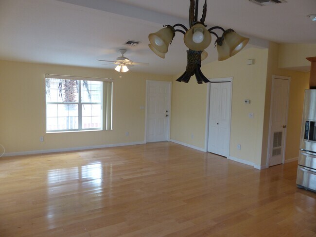 Building Photo - 232 La Paloma Rd