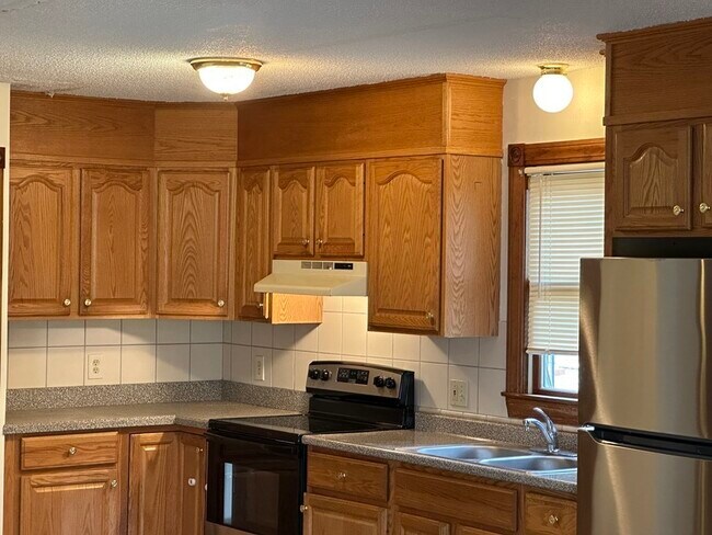 Building Photo - 38 Editha Ave