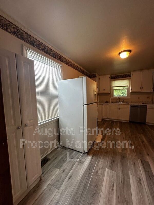 Building Photo - 3224 York Dr