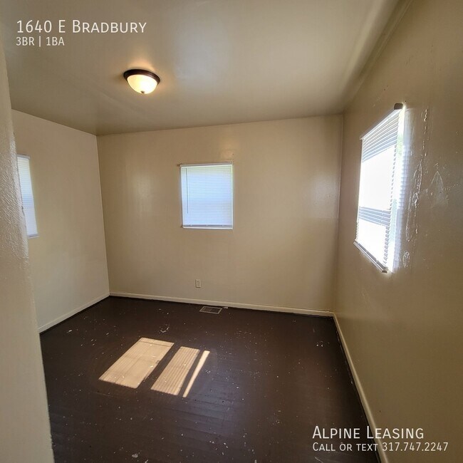 Foto del edificio - 1640 E Bradbury-