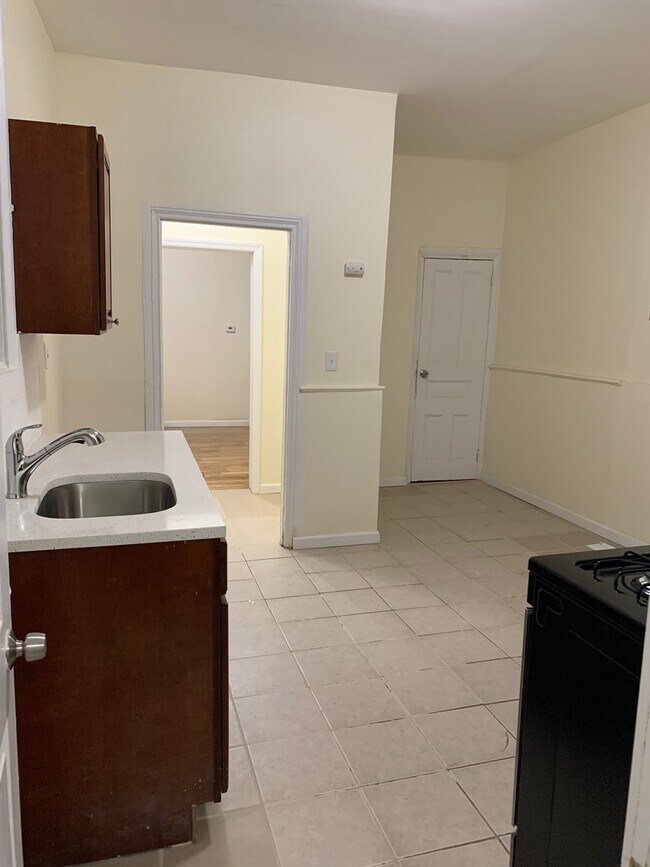 Foto del edificio - BEAUTIFULLY RENOVATED DOWNTOWN NEWARK HOME...
